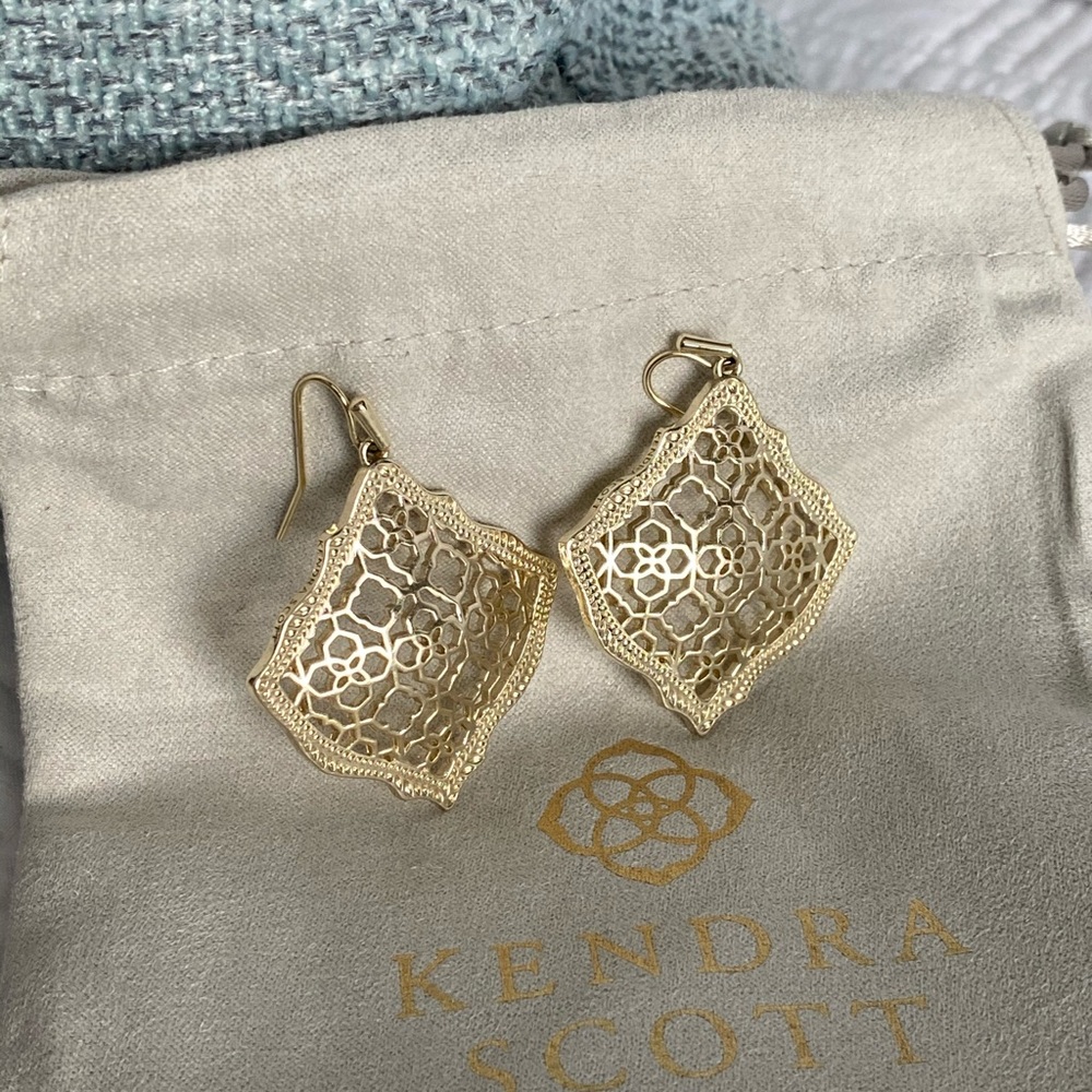 💕Kendra Scott Kristen Earrings in Gold EUC